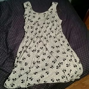 Casual mini dress, white w black polka dots/bows